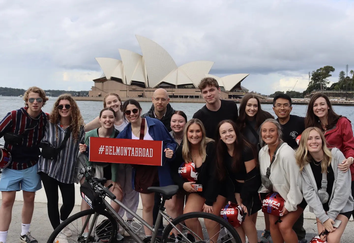 Students in front of the Sydney Opera House holding a #BelmontAbroad Sign