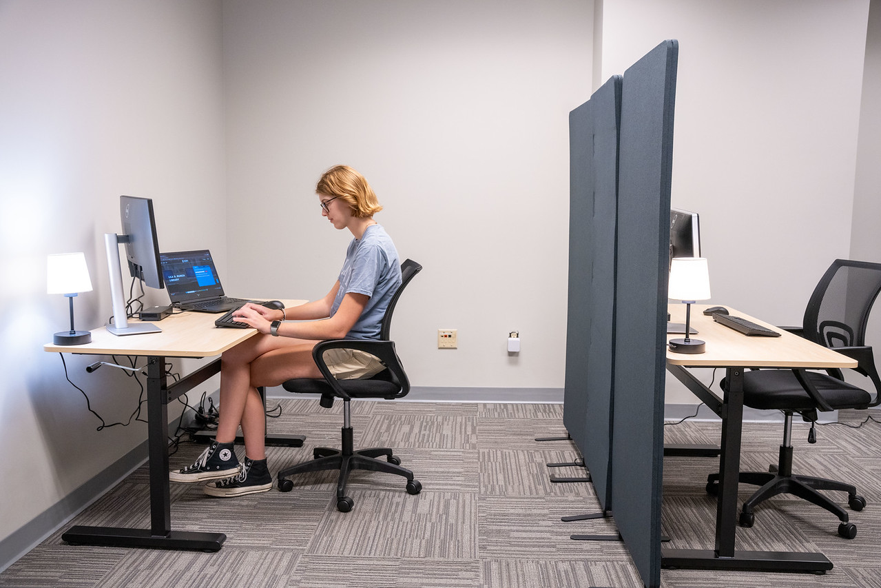 A vistor studing in the library's considerate zone Focus Room.