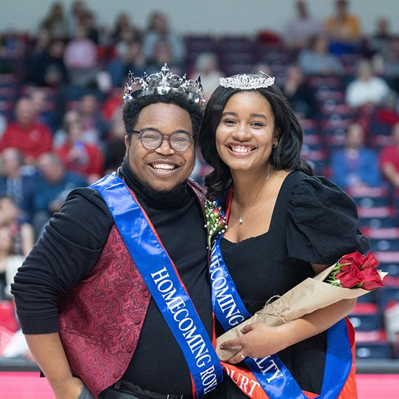 Homecoming king and queen pse of picture after being crowned