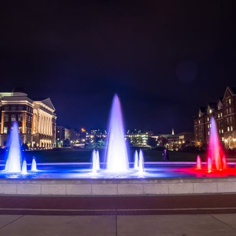 The fountain in freedom plaza at night