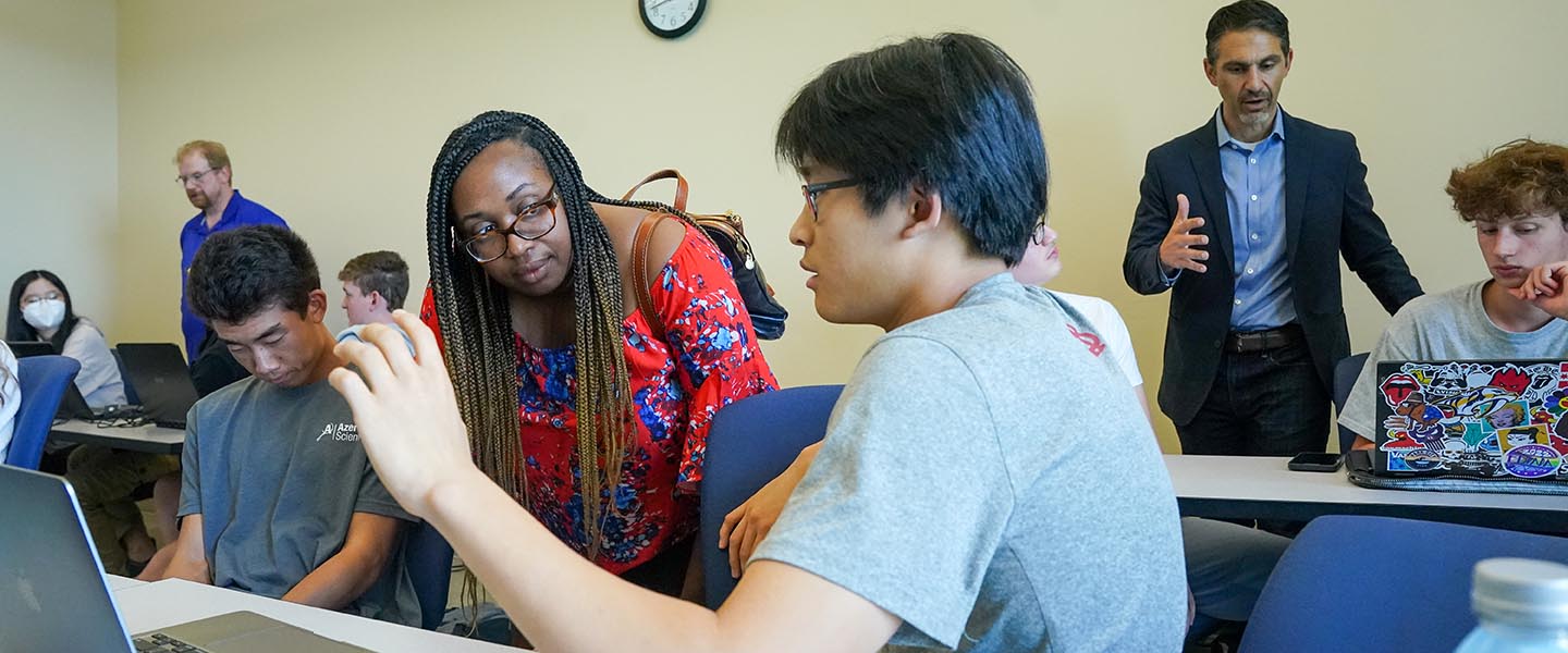 Charles Apigian attends and talks with Research Intensive Summer Experiences for High School Students (RISE-HS) in Christina Davis’s class as students work