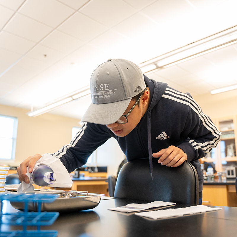 Student working on experiment in lab. 