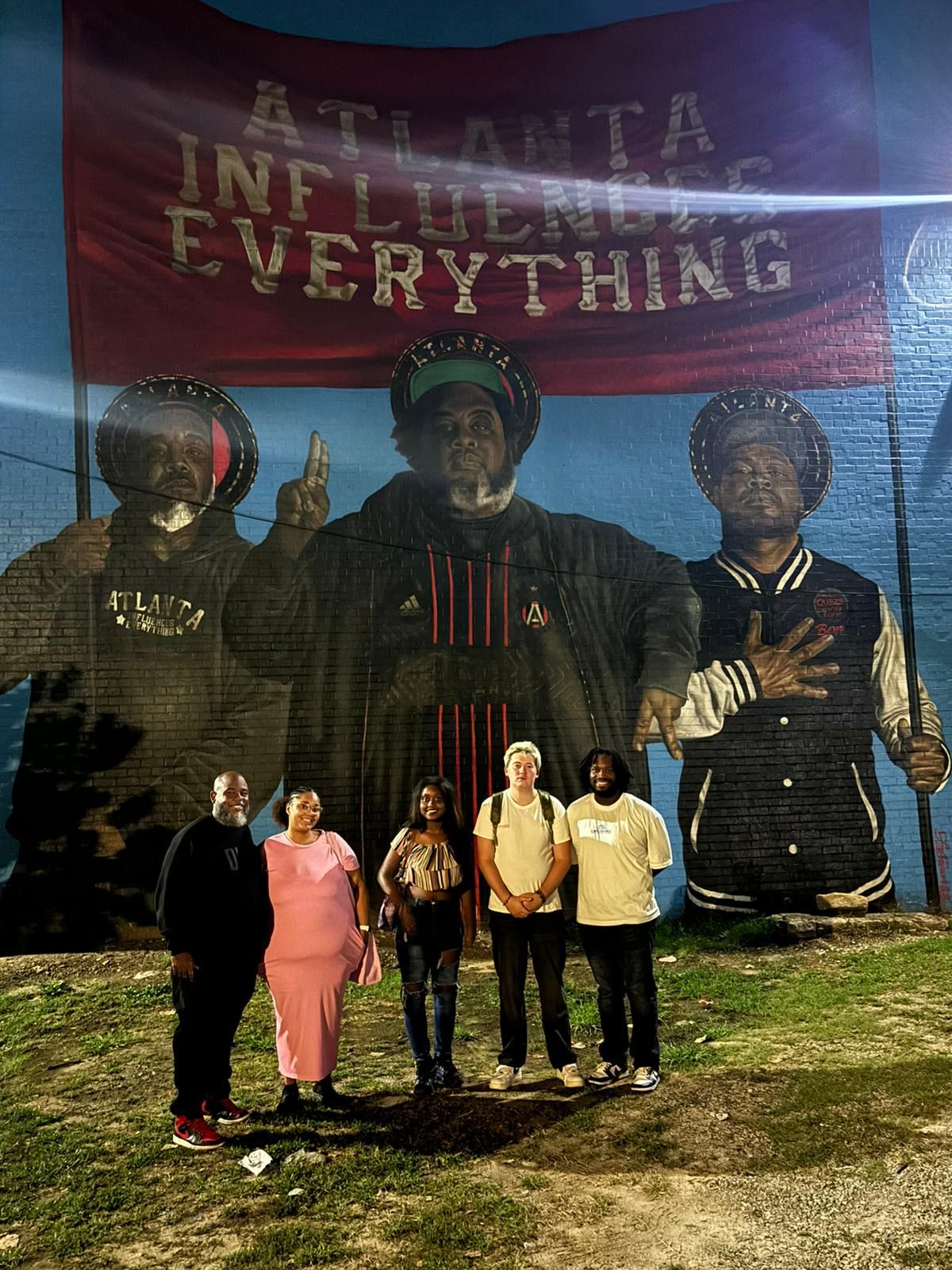 Belmont ATL Onsite Manager Richard Dunn and student interns in front of the iconic Atlanta Influences Everything mural by artist Fabian Williams. Atlanta Influences Everything is a creative consultancy, focused on combining civic, corporate and cultural understanding to harness the influence of Atlanta culture to do good and connect communities.