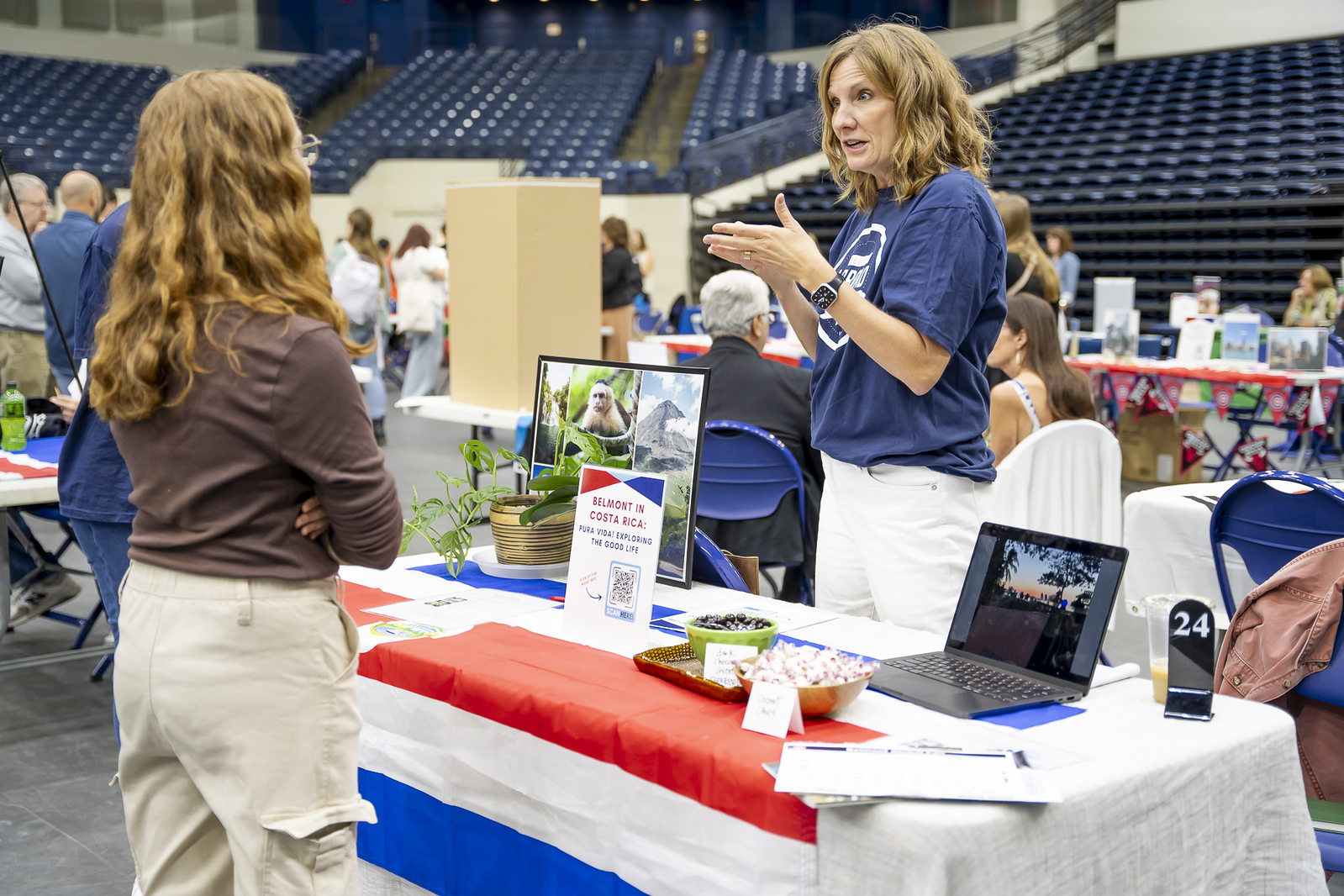 Global fair faculty and student converse