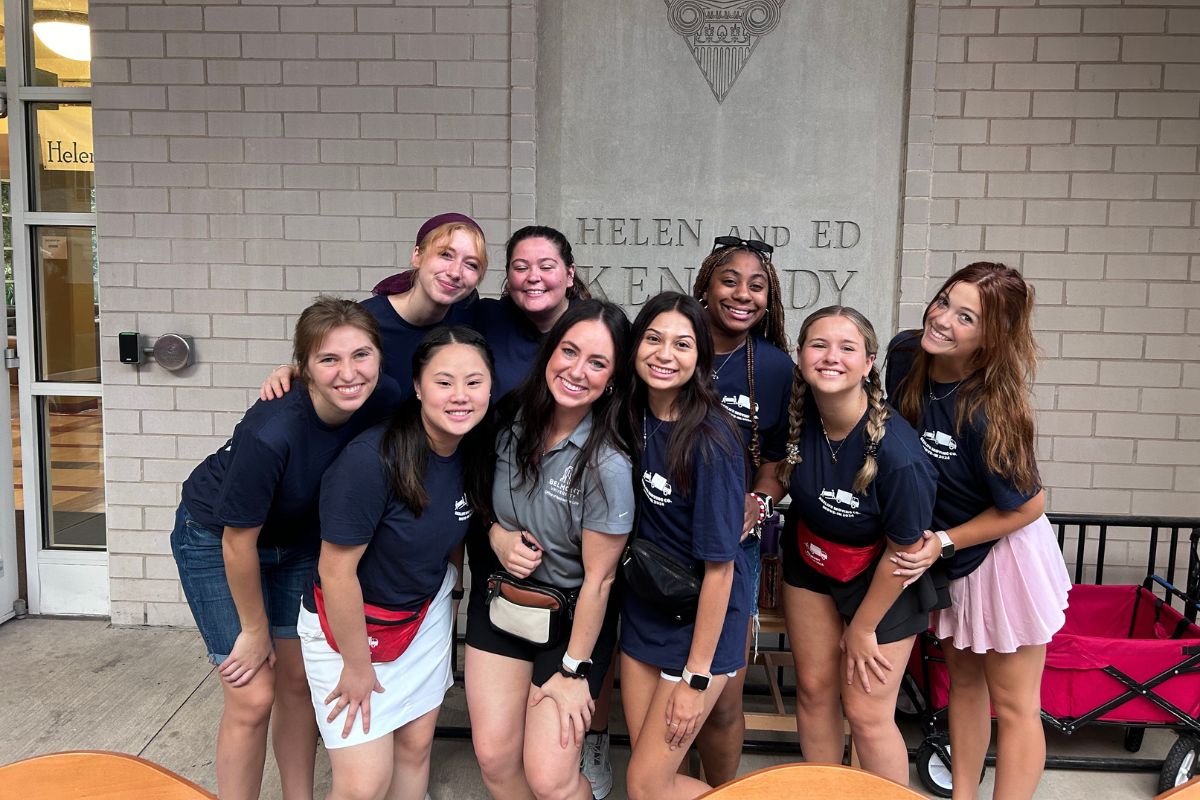 Group of Belmont students in front of Kennedy Hall