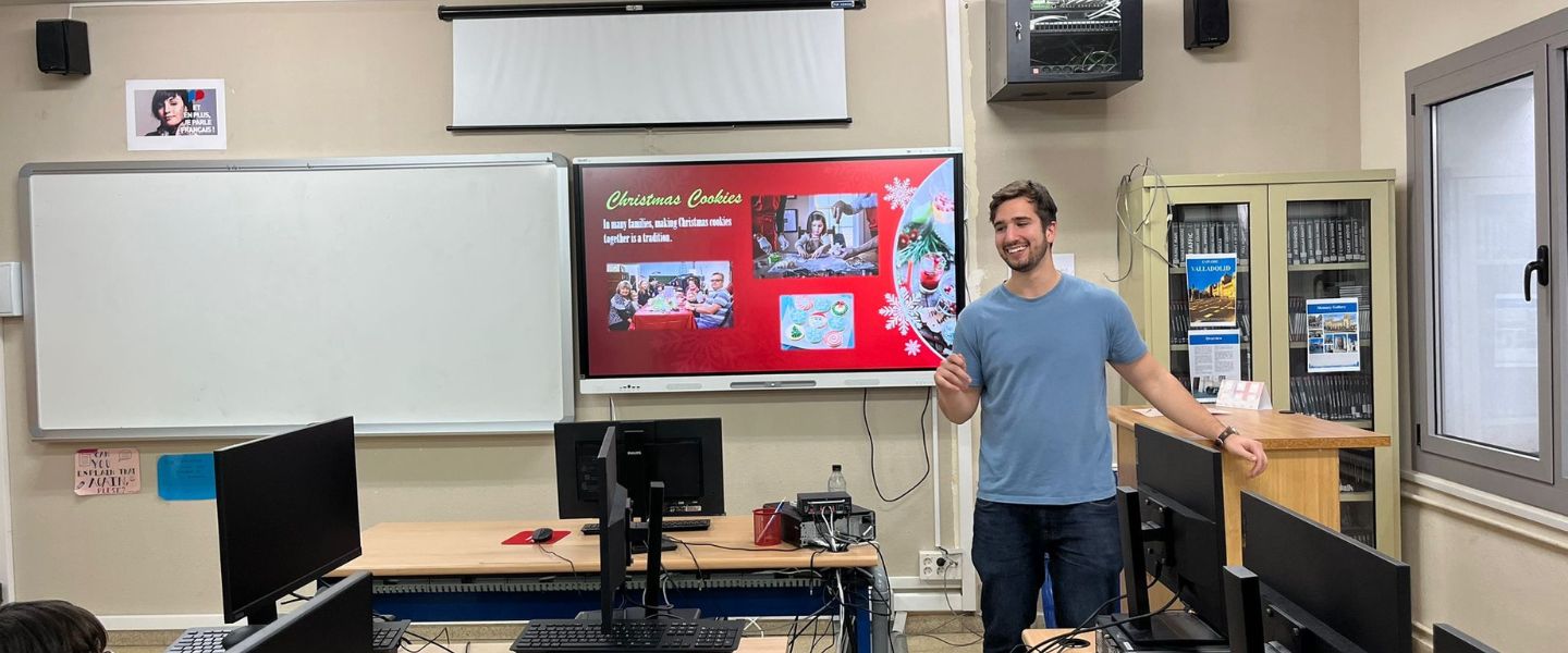 Cavin Hornback in front of his class