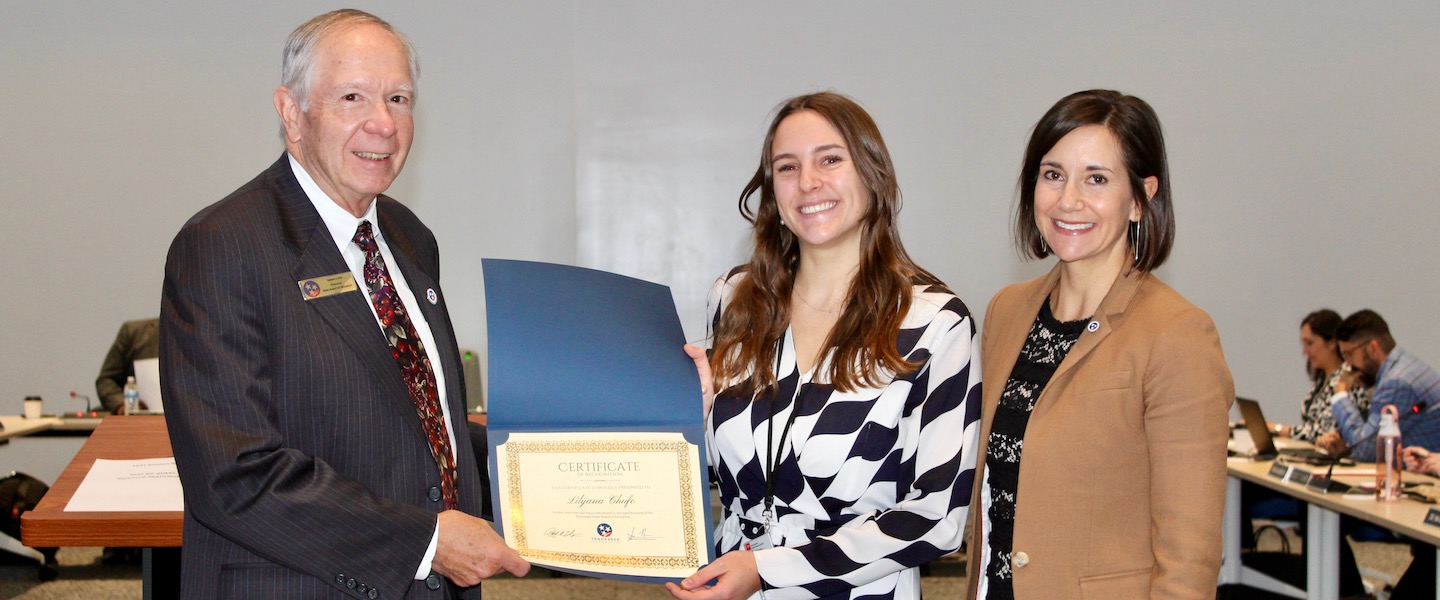 Lili Chufo accepting certifcate