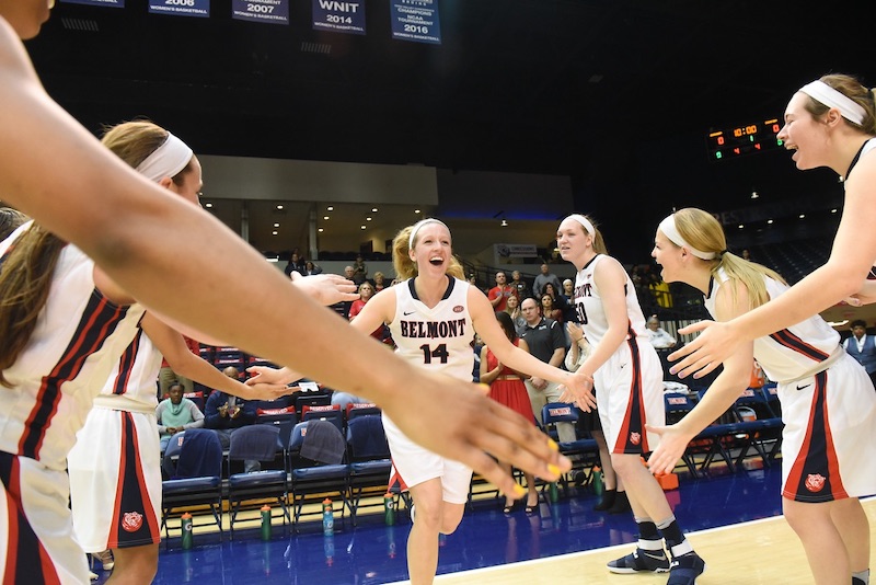 Lauren Thompson walking onto the court with teammates flanking either side