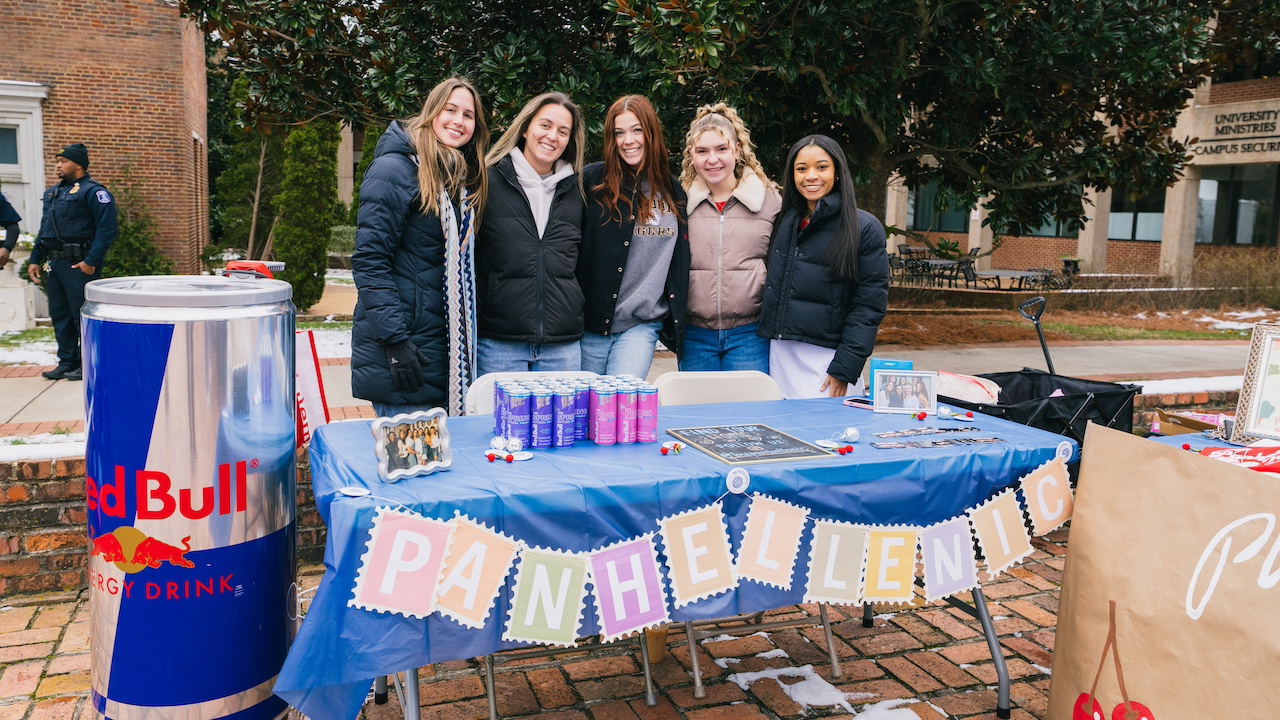 Panhellenic homecoming table