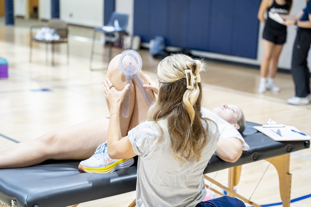 DPT student works with a dance student