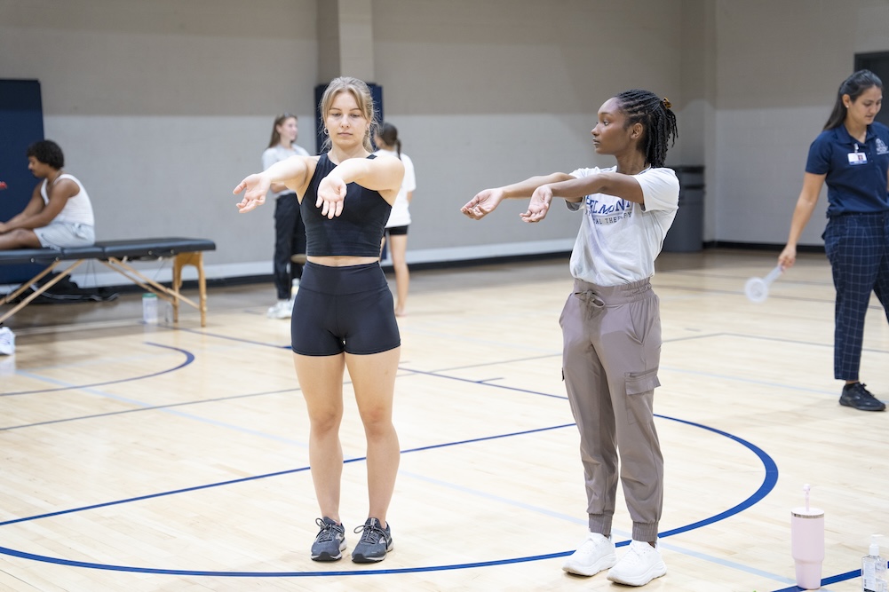 DPT student works with a dance student