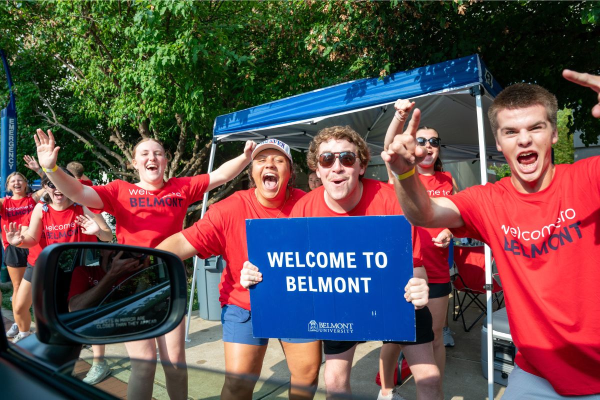 Students holding signs saying "welcome to Belmont"