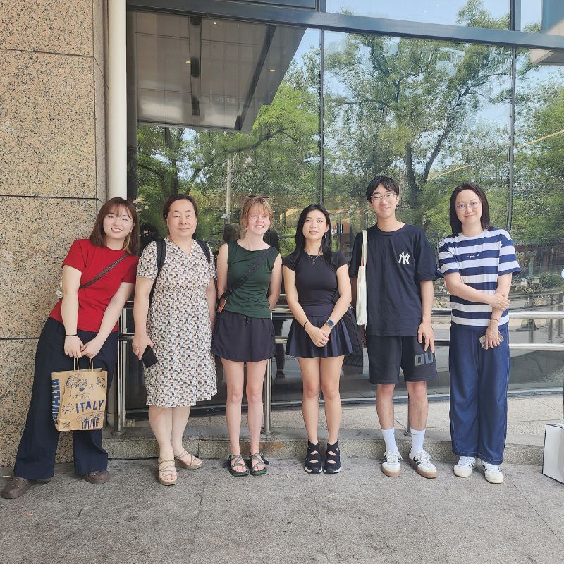 Dr. Lingfei Luan and two Belmont CSM students at Peking University