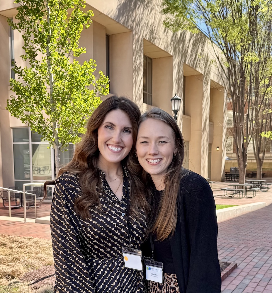 Two Belmont nursing students who attended the KNN conference in front of building and tree